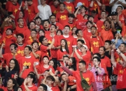开运体育登录入口-足球赛事精彩纷呈，观众尖叫欢呼！