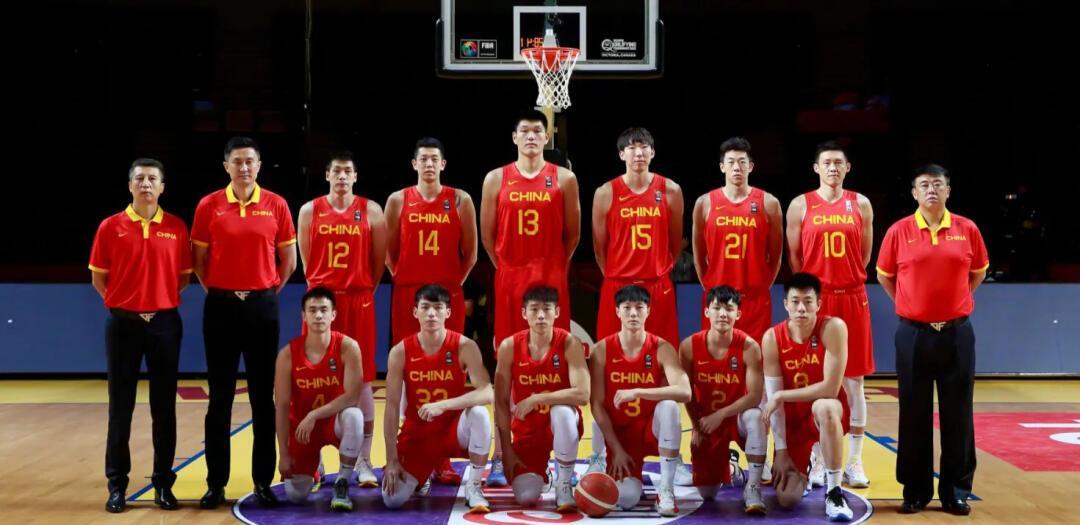 西悉尼流浪者冲击季军，年轻球员表现亮眼(西悉尼流浪者队服)