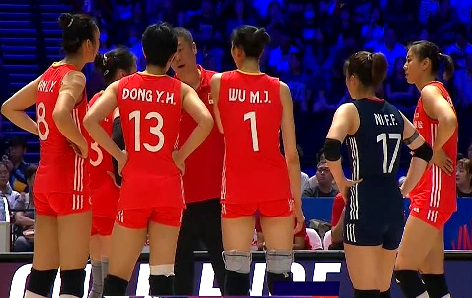 开云体育-惊天大逆转！世联赛-中国女排3-2美国队(七连胜收官!中国女排30力克美国女排)