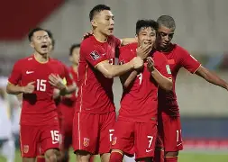 开云体育-国足锁定150万欧拉丁派！卡萨斯呼声高，200万封顶藏着清醒(2006年差点加盟中超的著名球星)