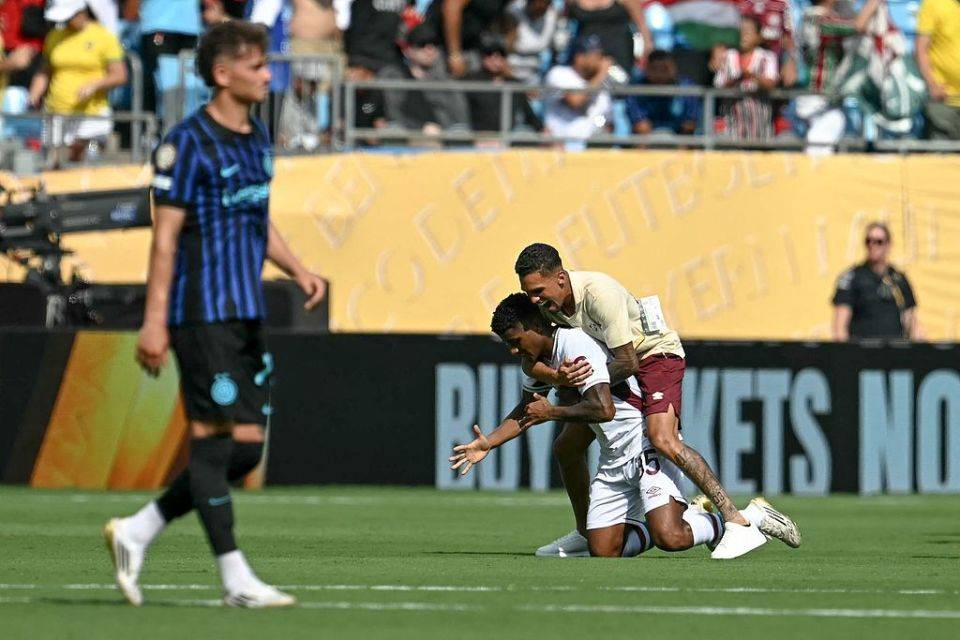 包含0-2爆冷！欧冠3冠王被淘汰，2支巴甲球队进世俱杯8强的词条