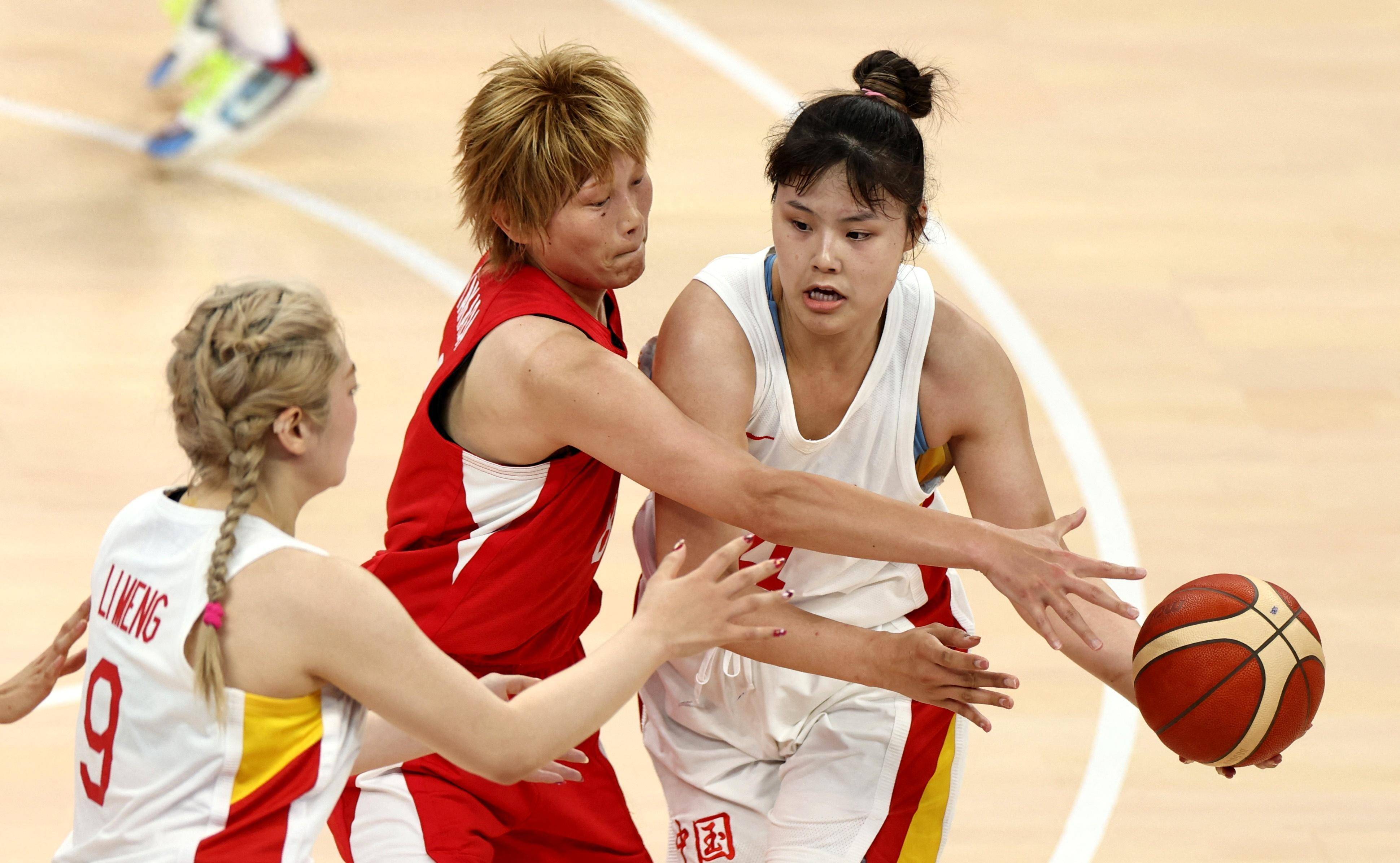 开云体育-高田真希全场出战25分钟，7中5得到14分6板(男子4x400米接力决赛回放)