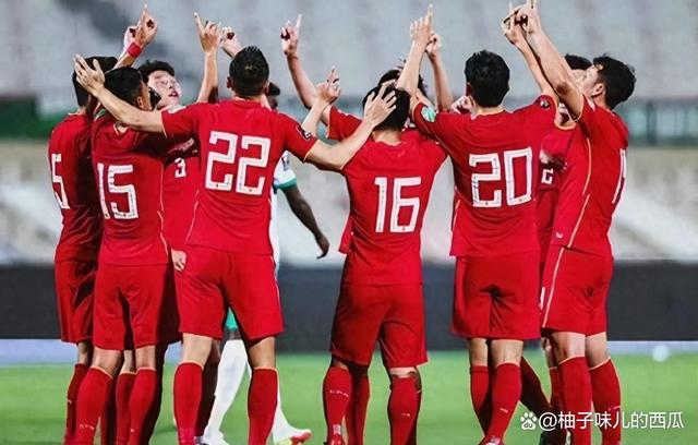 中国男足逆转亚洲冠军，球迷沸腾了，下轮能否战胜韩国(中国男足vs澳大利亚现场3万球迷看嗨了)