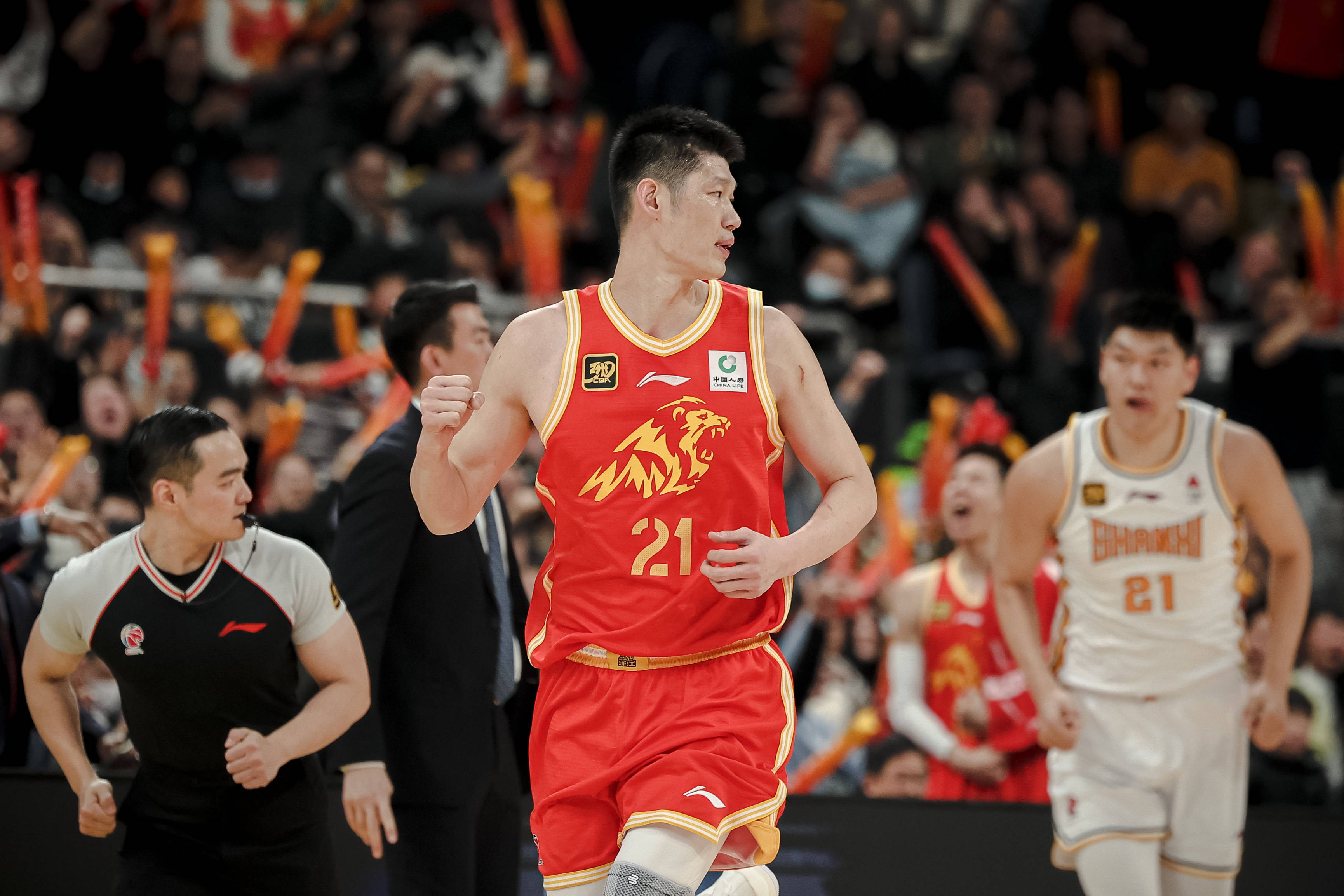 胡金秋27分广厦击败辽宁赵睿26分新疆胜吉林(广厦球员胡金秋简介)