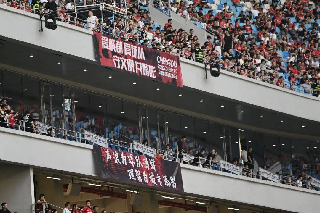 强强对话，欧预赛场上余温未散，球迷尽兴观战(世预赛国足战绩)